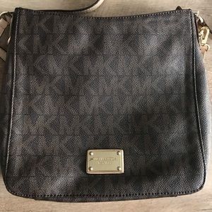 Michael Kors Signature Jet Set Messenger